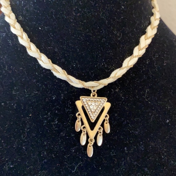 White and gold necklace bundle - Picture 3 of 8